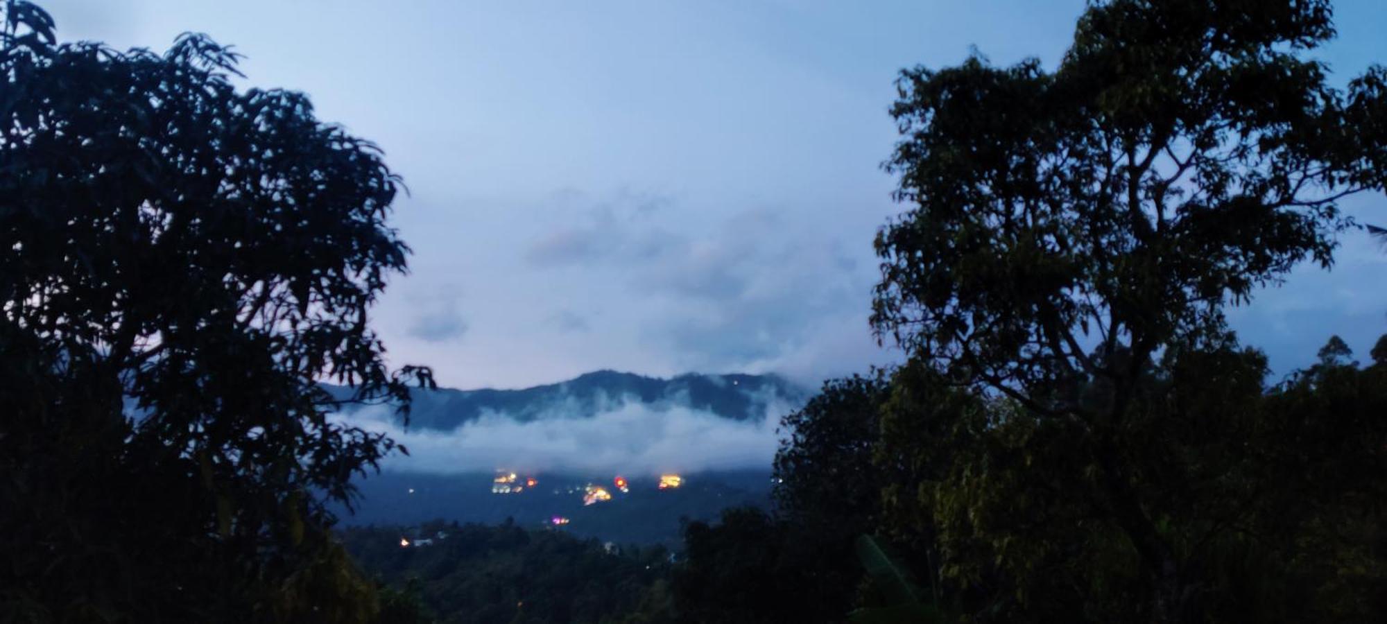 Chalona Hill View Hotel Munnar Exterior photo