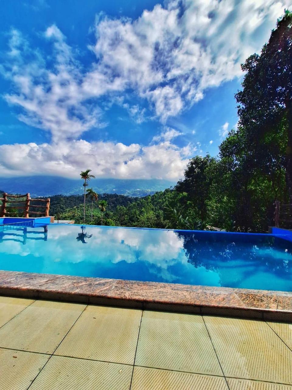 Chalona Hill View Hotel Munnar Exterior photo